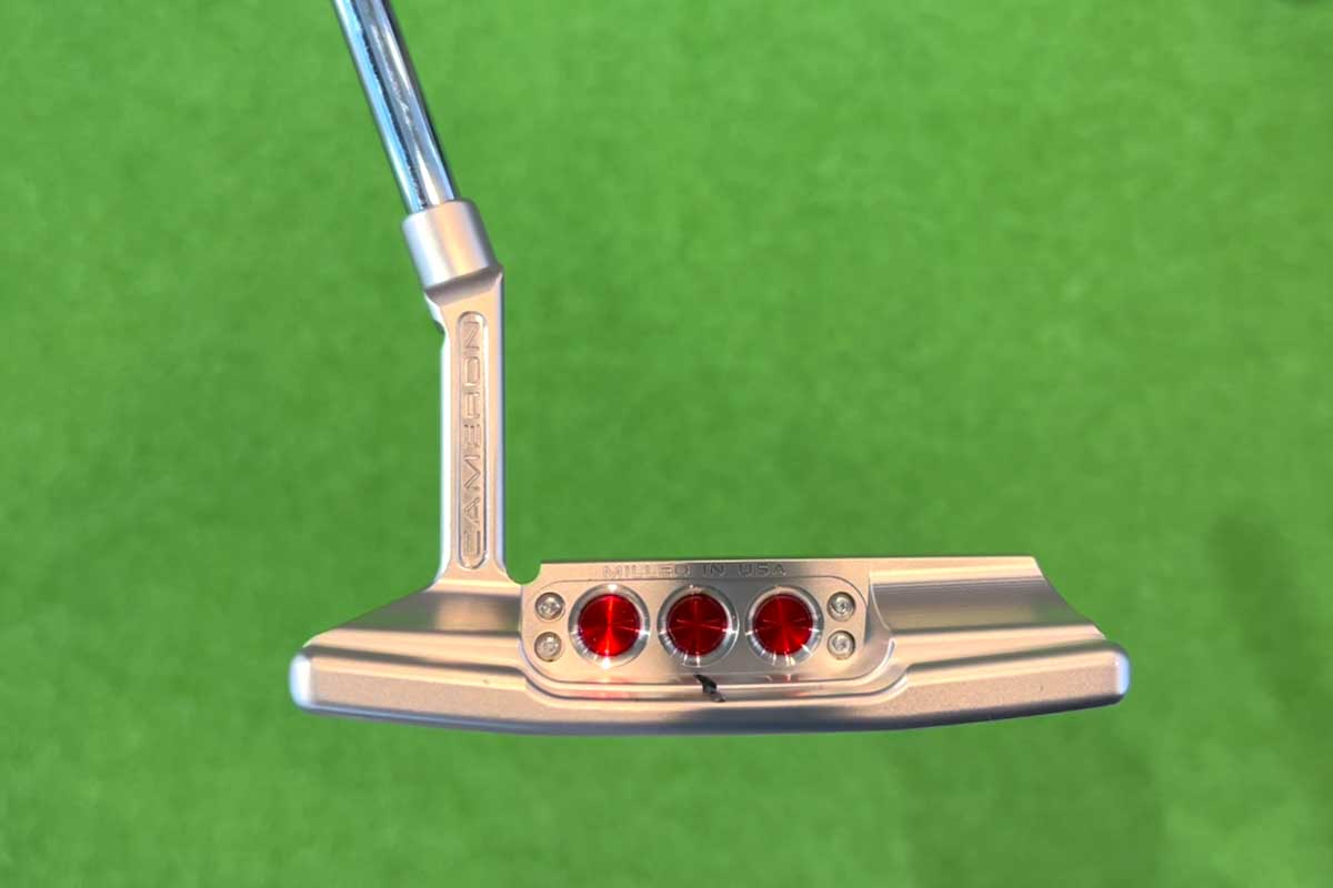 トゥ＆ヒール部のフランジ高さや厚みにも各モデルの特徴がある（写真は「ニューポート2 プラス」）