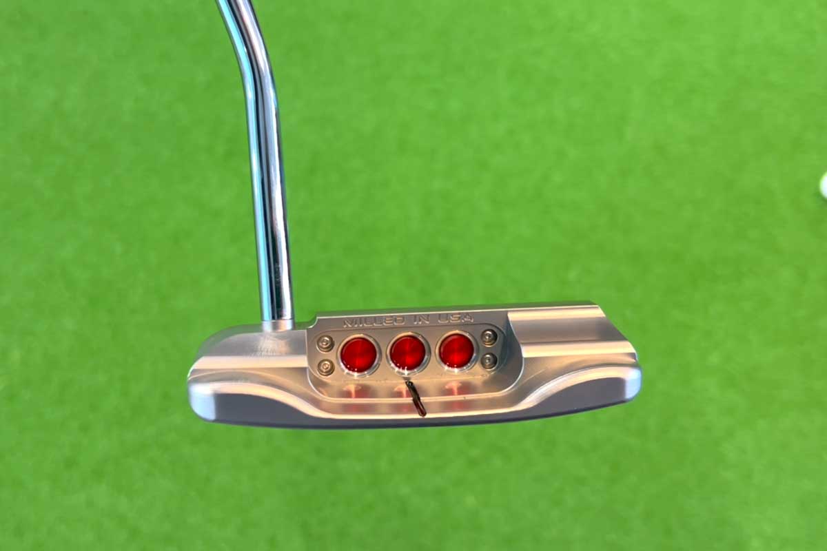 ネックがないぶん、ヘッドはより低重心になっている「カタリナ」