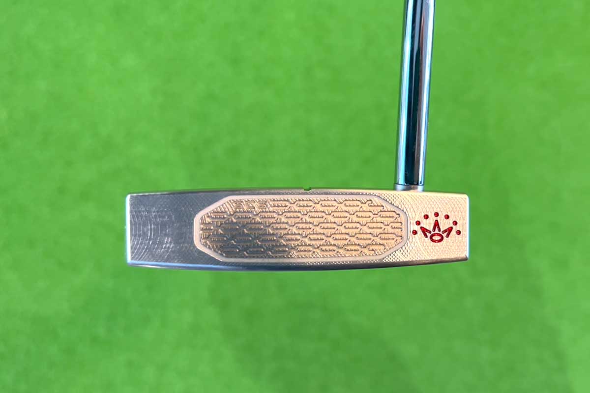 ミッドベンドシャフトが装着された「ファストバック」（写真）の他、クランク形状のアイビームプラミングネックが装着された「ファストバック２」もラインナップ