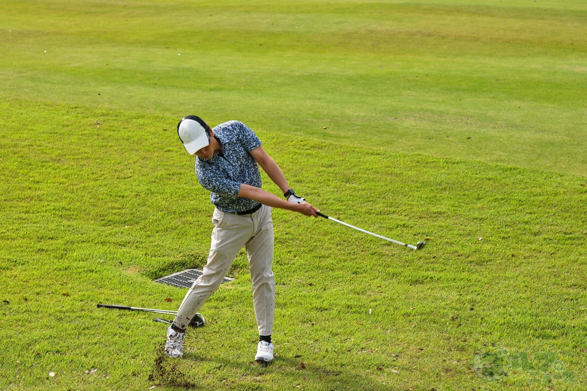 洋服の青山で購入したセットアップとゴルフウエアは、コースでの使用感も抜群に良かった