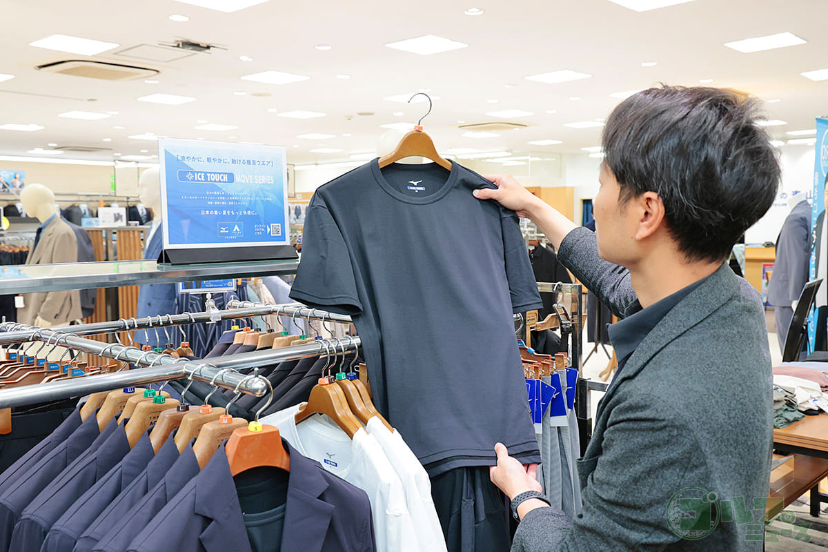 ポロシャツも、「クールホールド」による冷感機能やサラッとした生地のおかげで、汗がベタつくこともなく快適とのこと