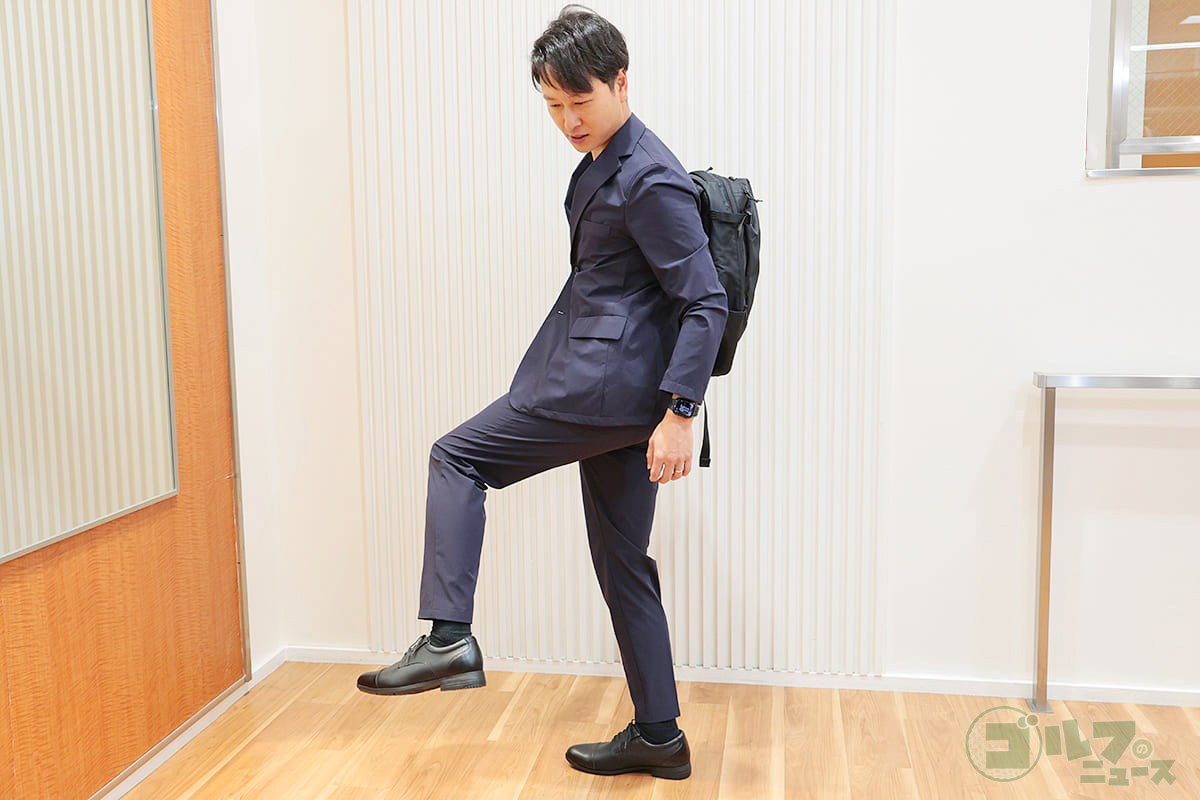 ミズノ独自のウエア構造「ダイナモーションフィット」。運動時の圧迫を軽減するような設計を採用している