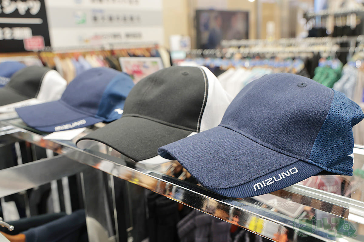キャップも並んでいる