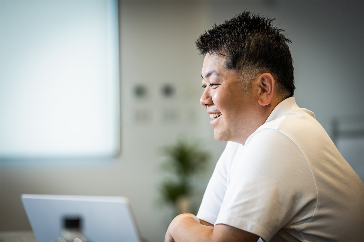 ユーモアも織り交ぜながら「TOUR120」について語る栗原氏[写真：角田慎太郎]