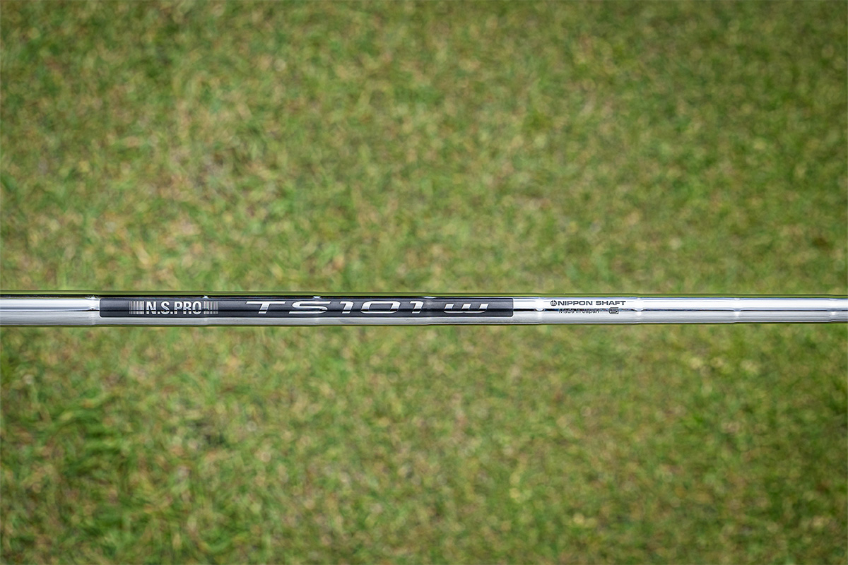「N.S.PRO TS-101w スチールシャフト」。「クラブとしての使いやすさ」を求めて日本シャフトと共同で開発したウェッジ専用スチールシャフトのミドル重量帯バージョン[写真：角田慎太郎]