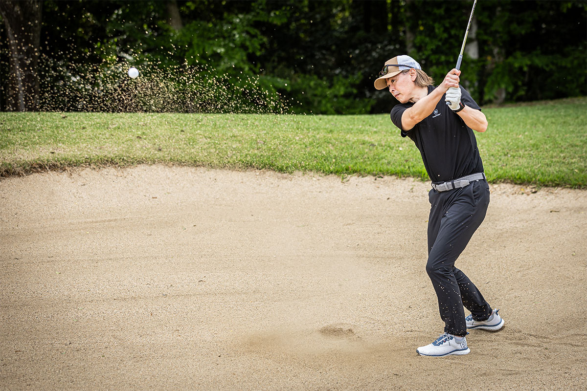 「FR-5」に採用されている「ユニバーサルソール」は、バンカーでも力を発揮する[写真：角田慎太郎]