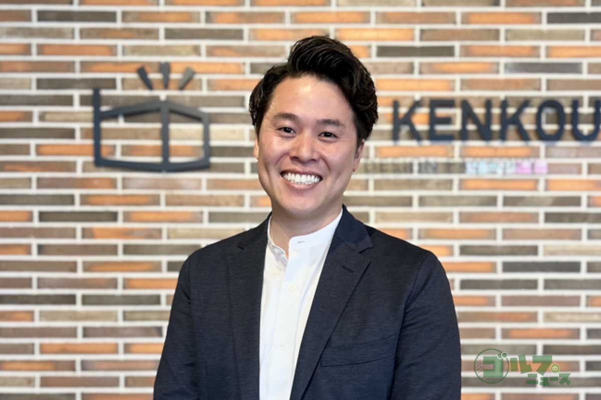 「ゴルフ就活」で応募者と一緒にラウンドする代表取締役の吉澤巧さん