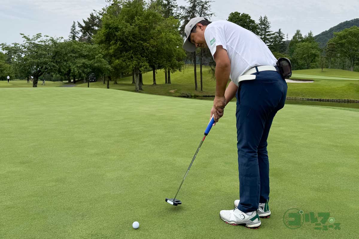 パッティングではかなり軟らかさを感じる「S」と少し芯を感じる「X」