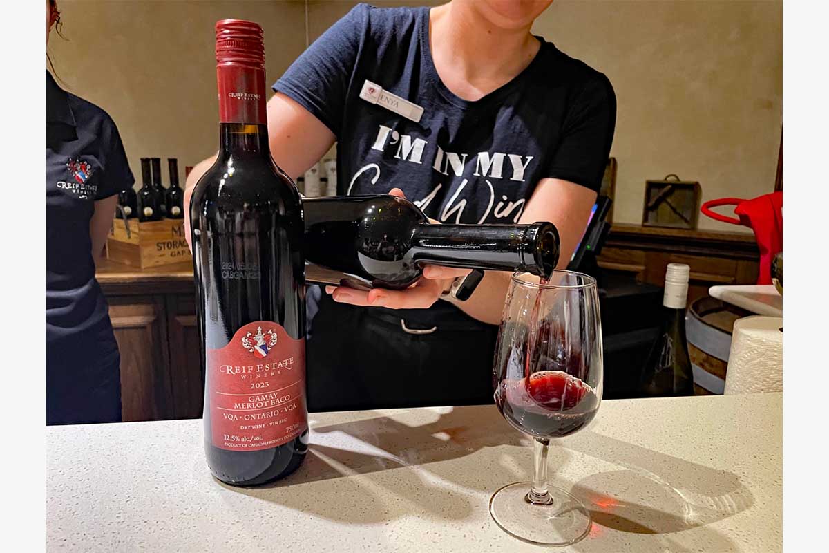 ワイナリーでは試飲ほかレストラン併設で食事とのペアリングを行っているところも