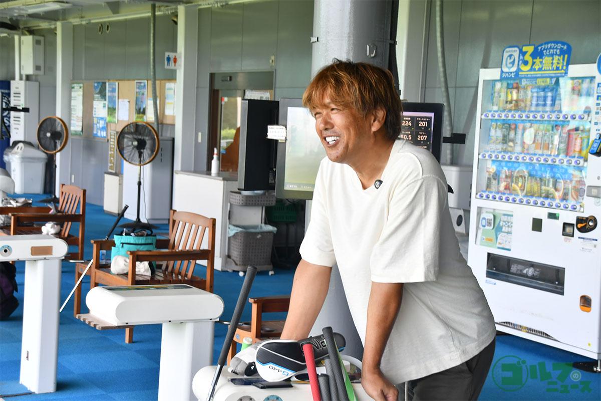 三枝さんと常にコミュニケーションを取りながら、フィッティングを進める鹿又さん