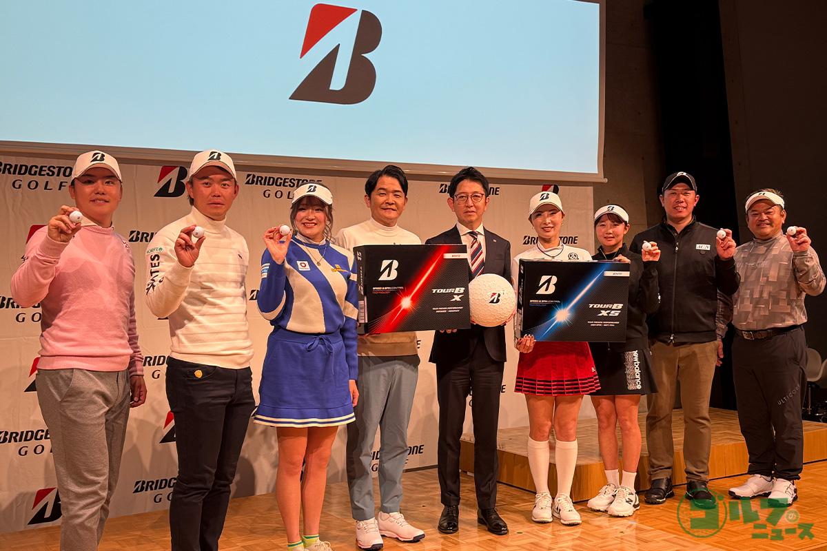 1月21日に行われた新製品発表会の集合写真