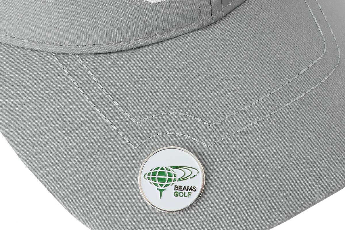 キャップのツバには台座なしで取り付けられるマーカーが付属