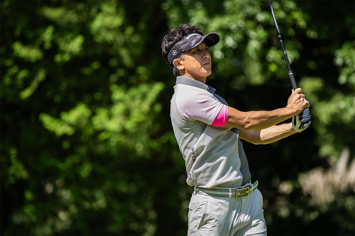 コースで「TENSEI Pro Black 1K Core」を試打する渡邉さん[写真：角田慎太郎]