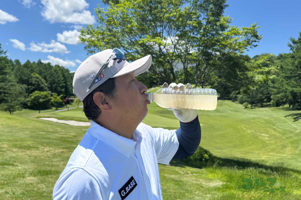 どちらのサプリも水に溶かして飲みやすい味付けなので、練習やラウンド時に気軽に摂取できる