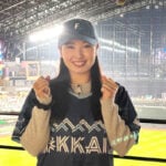 「本当にステキな球場です」小祝さくらが地元で野球観戦！ 貴重なユニ＆私服姿にファンから大反響「ばりかわ」「満喫してますね」