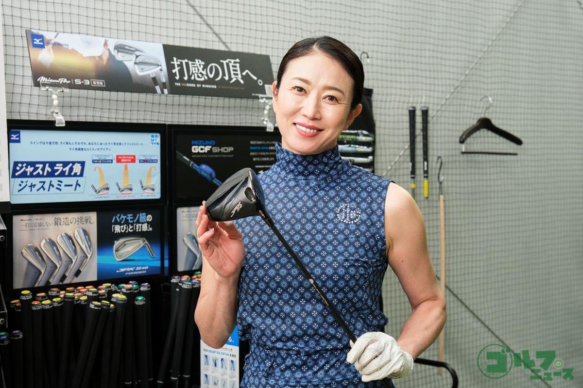 フィッティング中の田中雅美さん