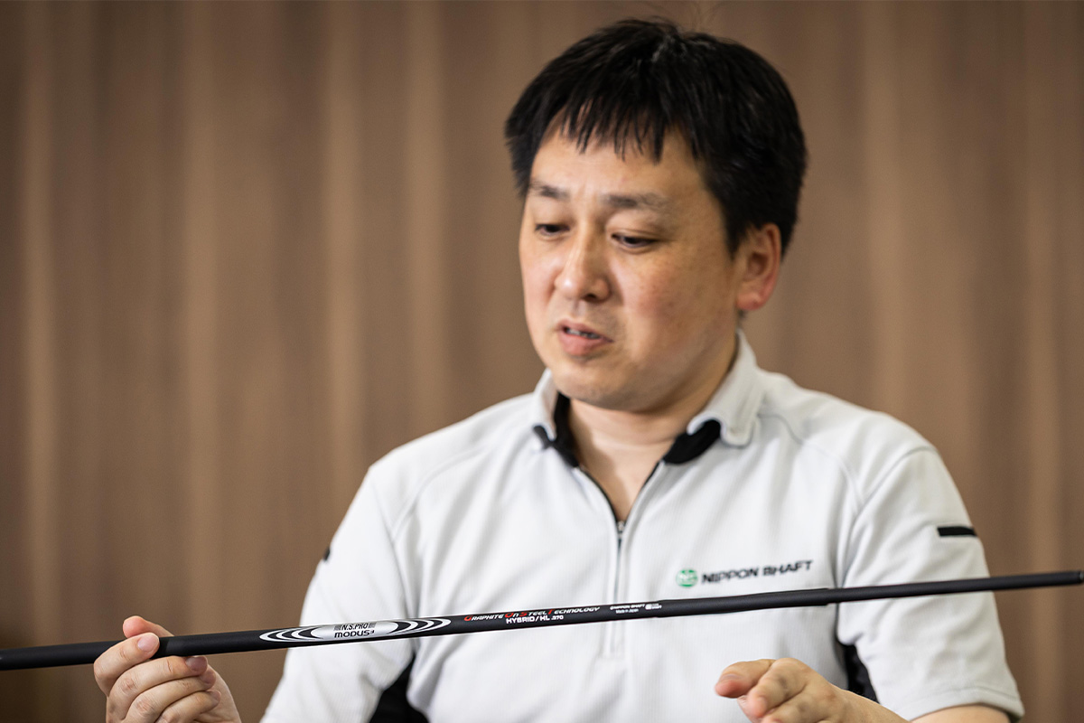 世界中のゴルファーにとっての定番シャフトを手がけることが目標と語る井上氏[写真：角田慎太郎]