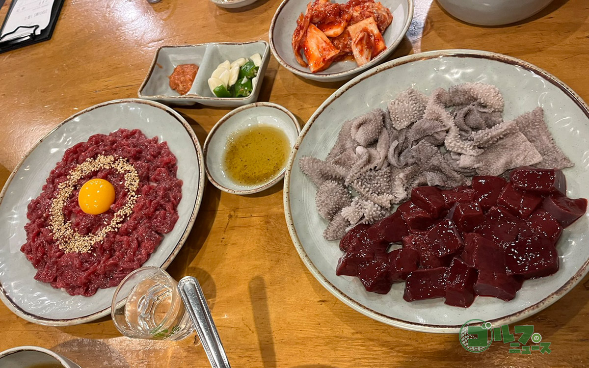 現地の“食”も大満喫！　写真：本人提供