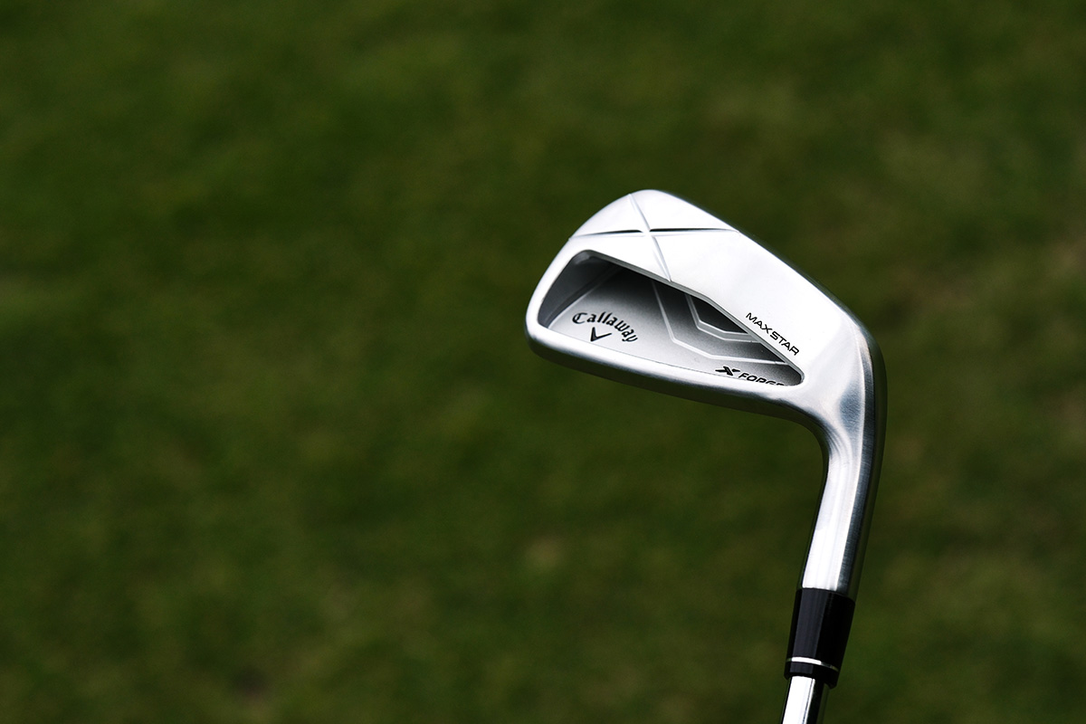 「X FORGED MAX STAR」は鍛造でフェース側とバックフェース側を別々に作るという「デュアル軟鉄構造」を導入[写真：田辺直喜]