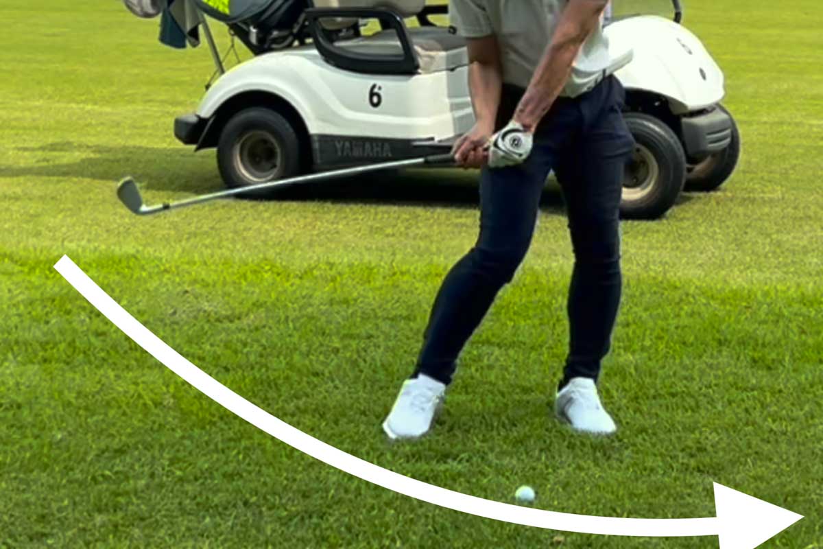 「低い球」を打ちたいときは過剰なダウンブローを意識せず、むしろボールを横から払って打つイメージが有効