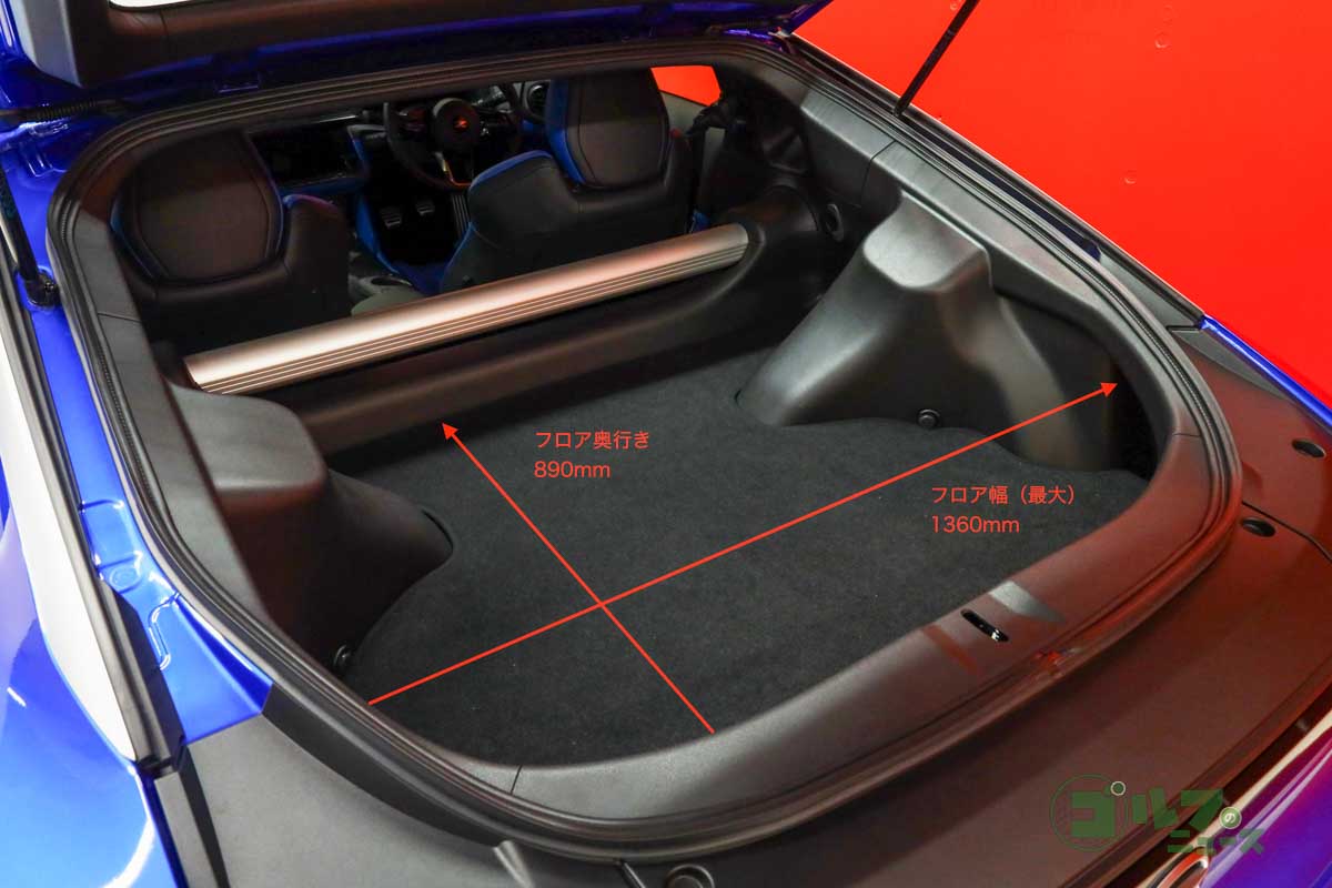 空力重視のファストバックスタイルで荷室は必要最小限。スタイルと引き換えの割り切りは必要
