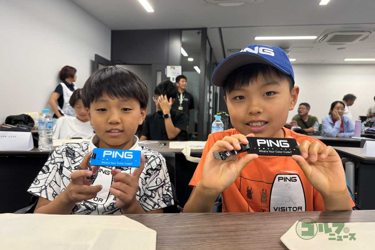 自分の最適ライ角を表すカラーのネームプレートが参加ジュニアには配られた