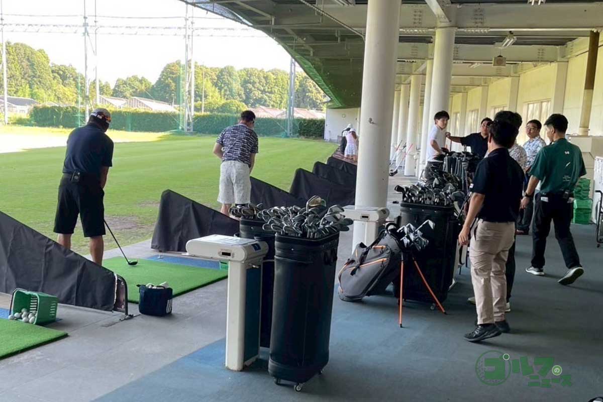 練習場では発売前の「フォーティーン」製品の試打などができる