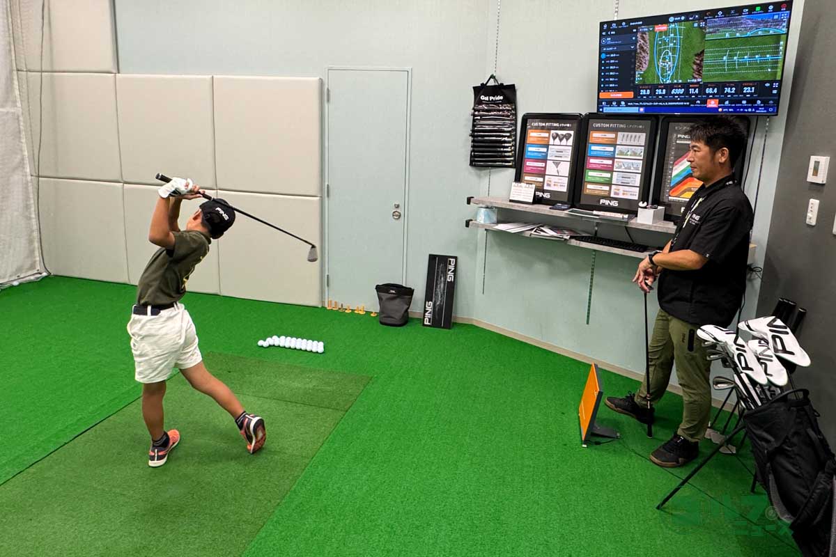 様々なスペックのクラブを実際に試打して、自分に合ったクラブを使う重要性を体感