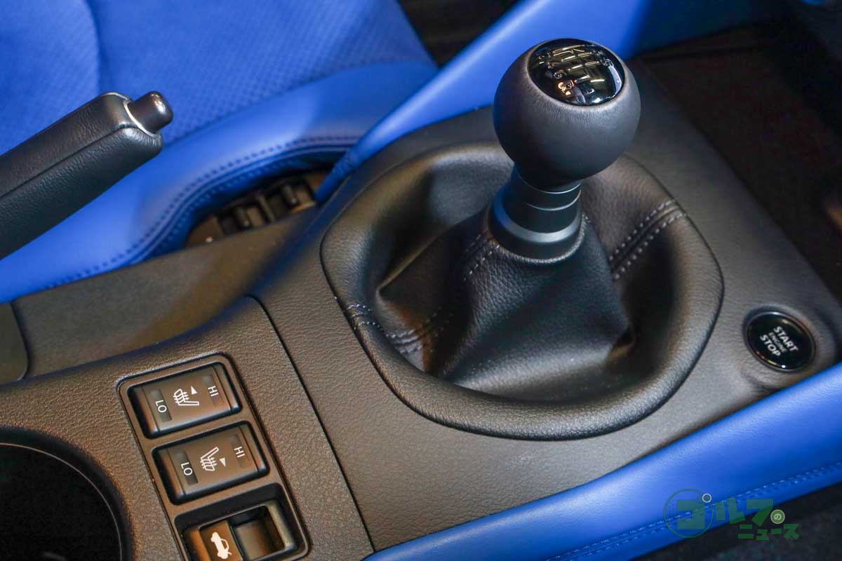 シフトチェンジがスムーズに行える6MT。スポーツカーを操る醍醐味が味わえる