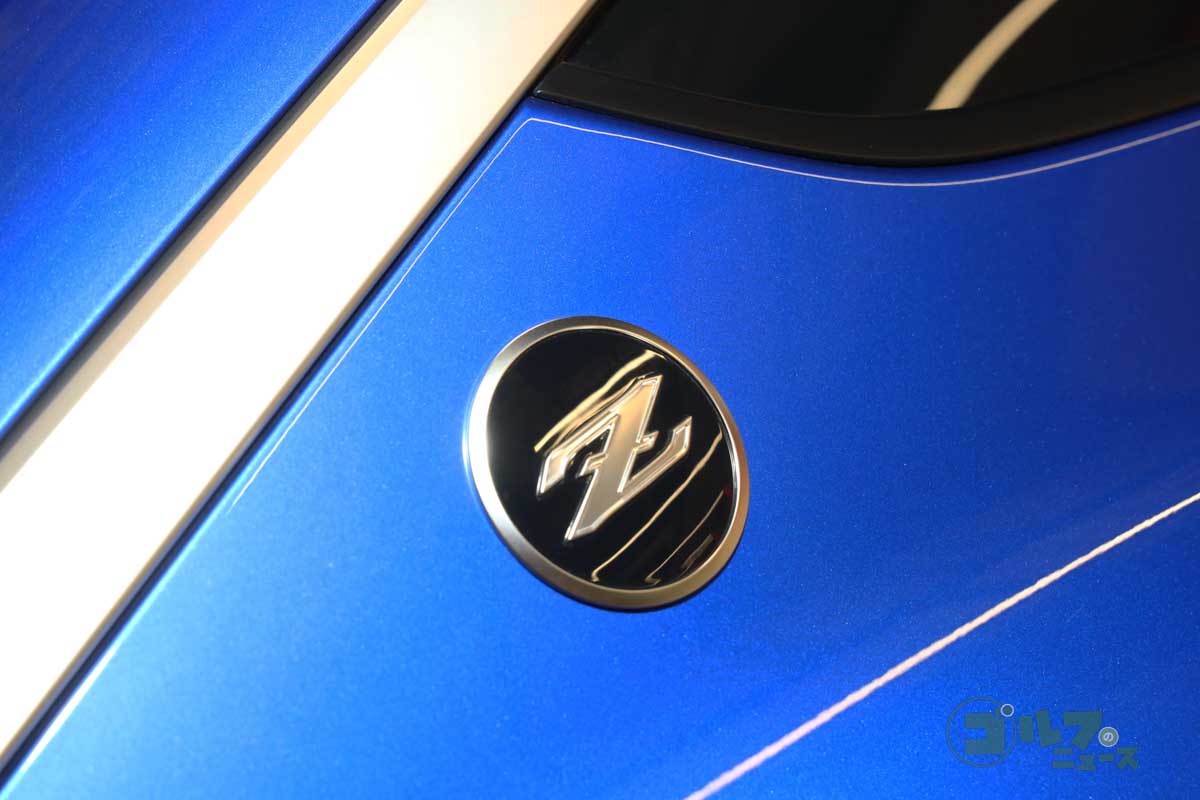 低いボンネットフードを実現するため、歩行者保護性能を確保した高効率エネルギー吸収構造を採用