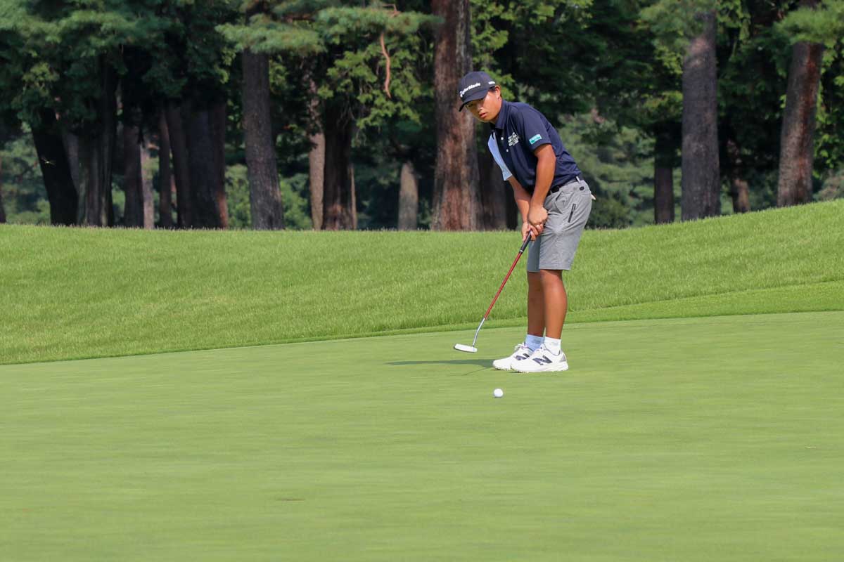 日本ジュニア男子15-17歳の部はプレーオフ1ホール目でバーディーを奪った道上崇琉（滝川第二高1年）が優勝　写真：清流舎