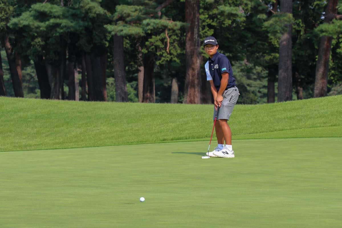 日本ジュニア男子15-17歳の部はプレーオフ1ホール目でバーディーを奪った道上崇琉（滝川第二高1年）が優勝　写真：清流舎