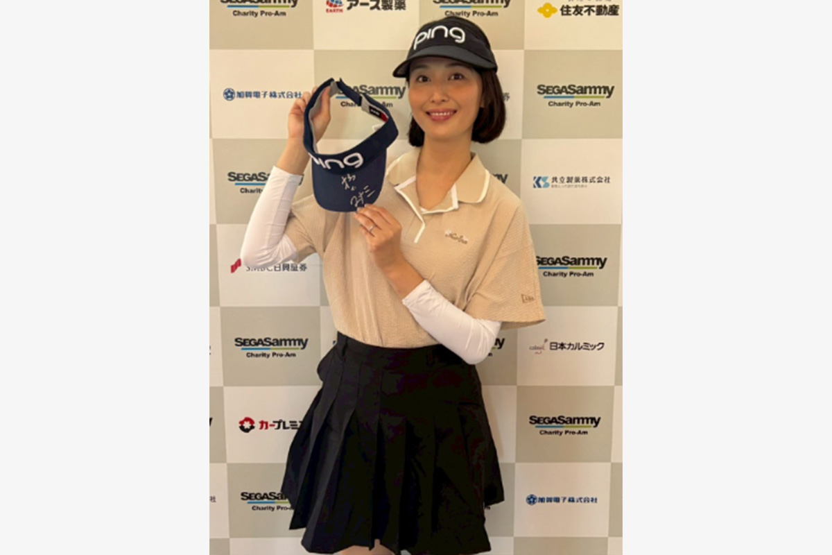 【橋本マナミ】サンバイザー（直筆サイン入り）　写真：オークションページより