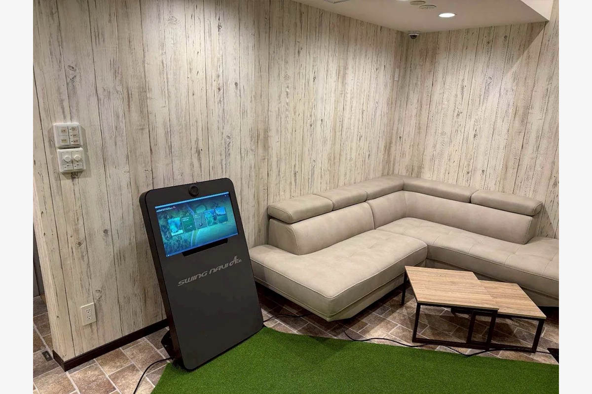 「大西ライオンゴルフ Party Lounge」の内装　写真：吉本興業株式会社