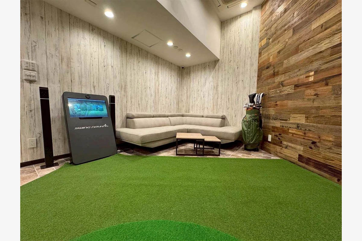 「大西ライオンゴルフ Party Lounge」の内装　写真：吉本興業株式会社