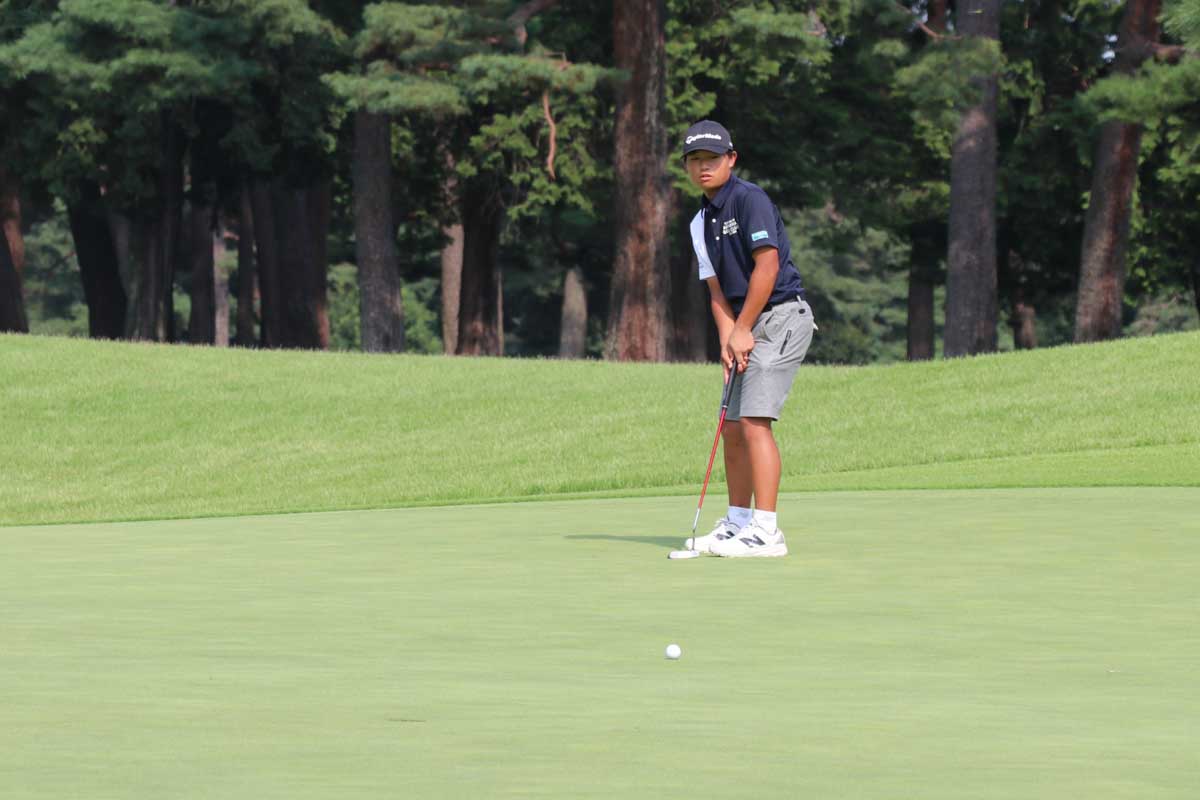 日本ジュニア男子15-17歳の部はプレーオフ1ホール目でバーディーを奪った道上崇琉（滝川第二高1年）が優勝　写真：清流舎