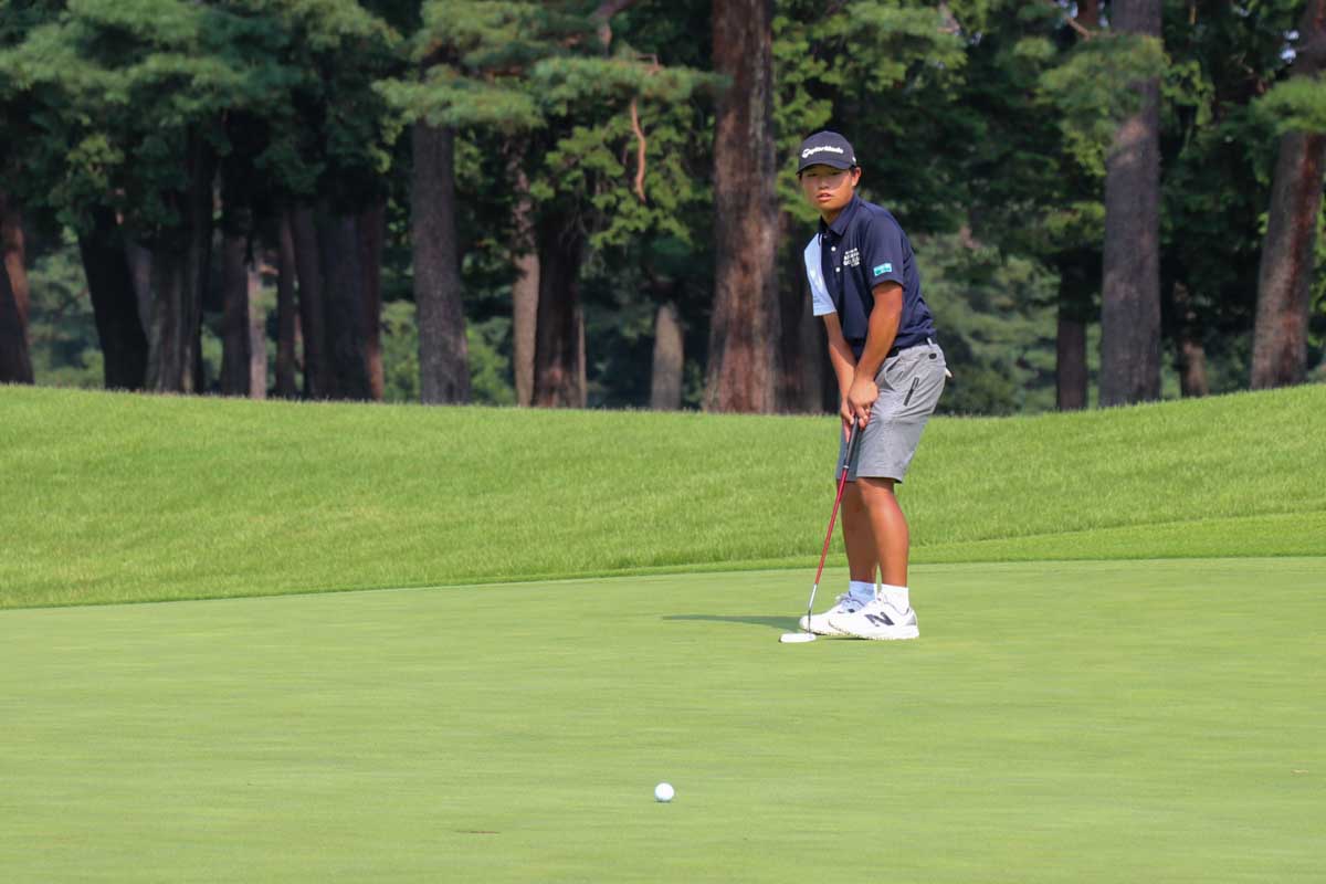 日本ジュニア男子15-17歳の部はプレーオフ1ホール目でバーディーを奪った道上崇琉（滝川第二高1年）が優勝　写真：清流舎