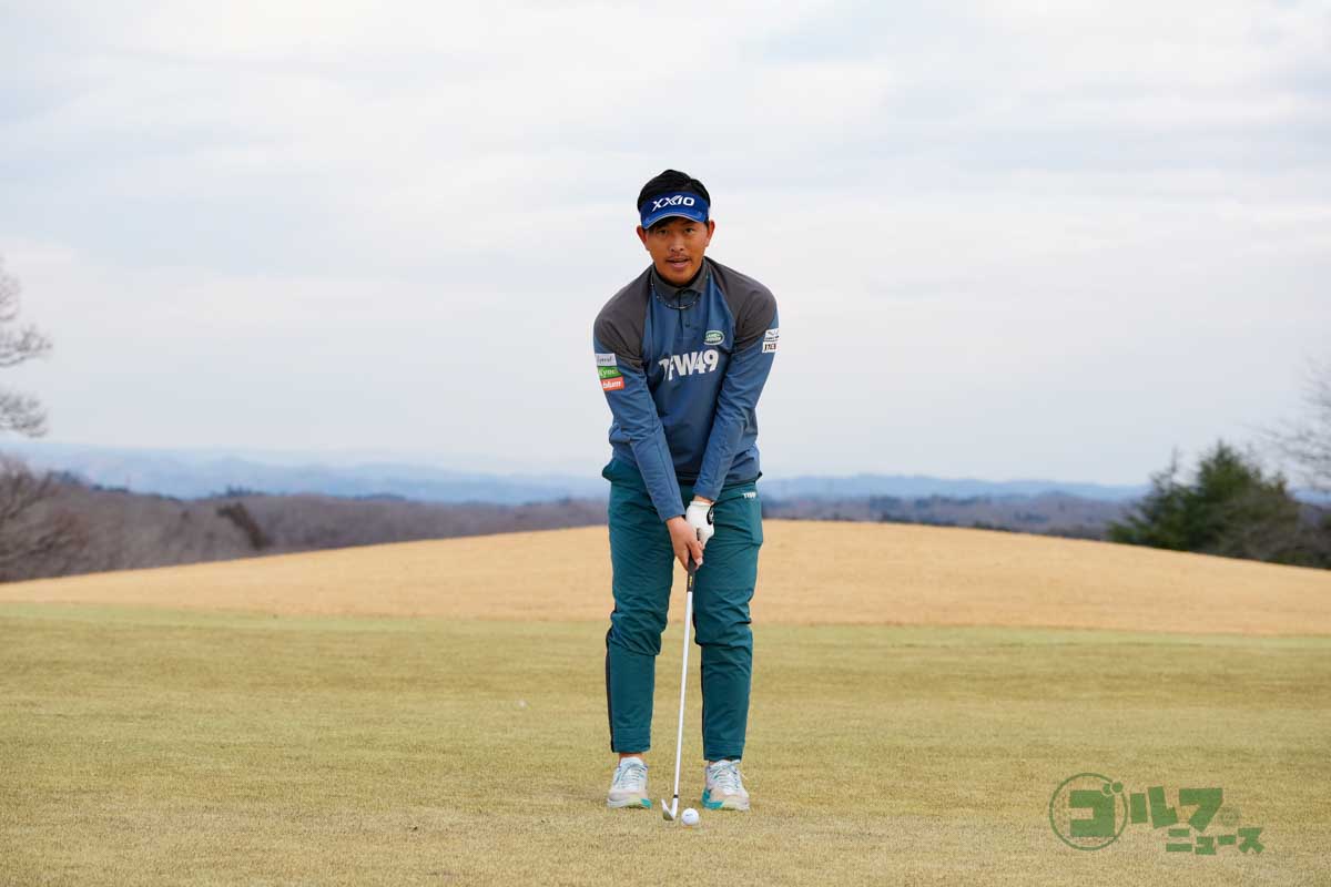 ステップドリルを覚えよう。まずはスタンスを狭めに構えるところから　写真:鈴木祥