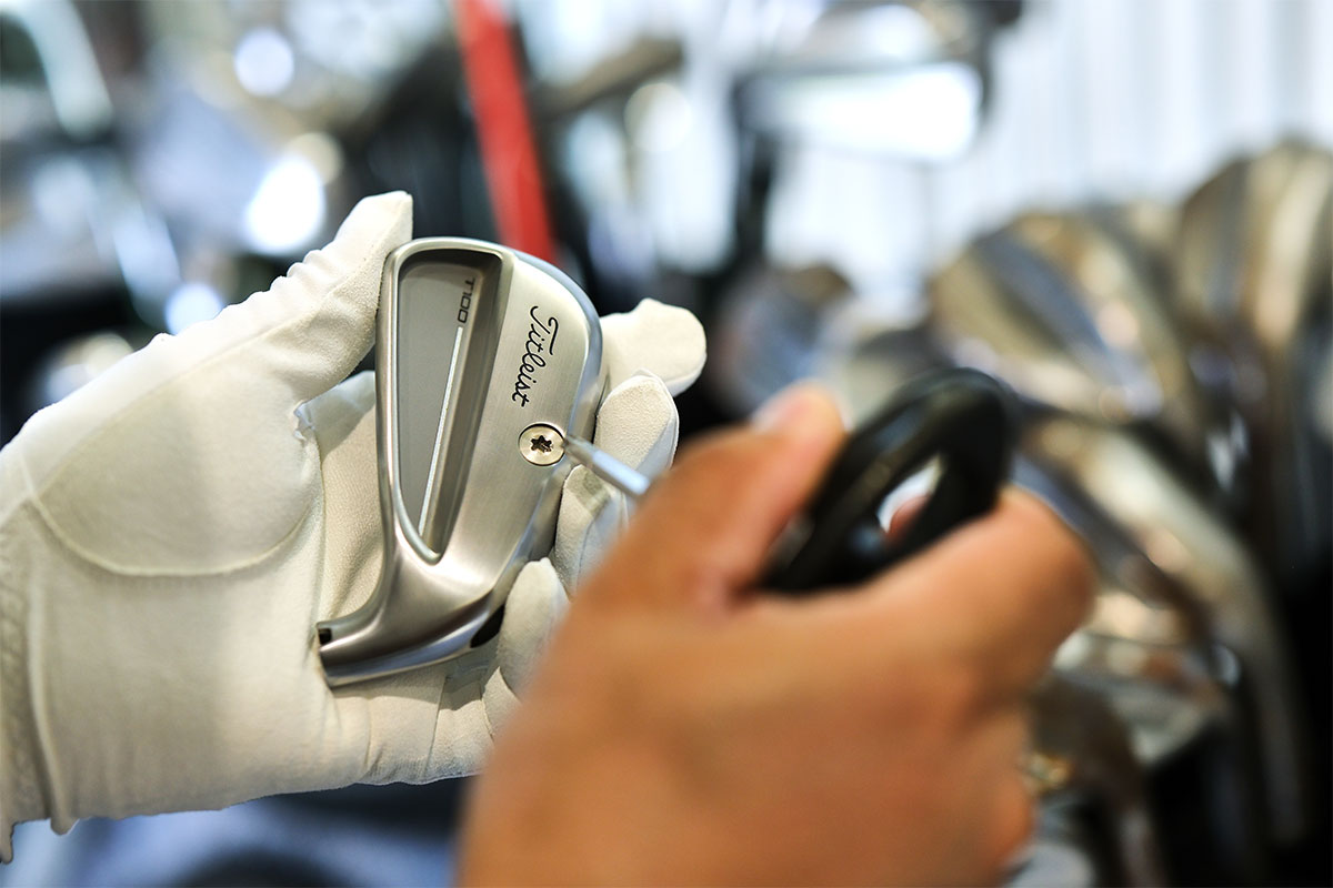 マイナス6グラムの軽量ヘッドも試すことができる「NEW Tシリーズ」[写真：田辺直喜]