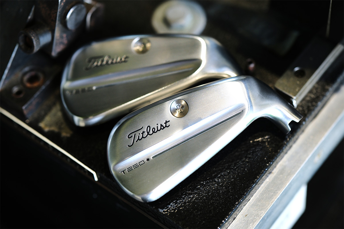 バックフェースを見ただけではわからないが、ロフト角を大きくし、ライトウエート設計を取り入れた「T250」は今シリーズから始まったタイトリストの新提案モデル[写真：田辺直喜]