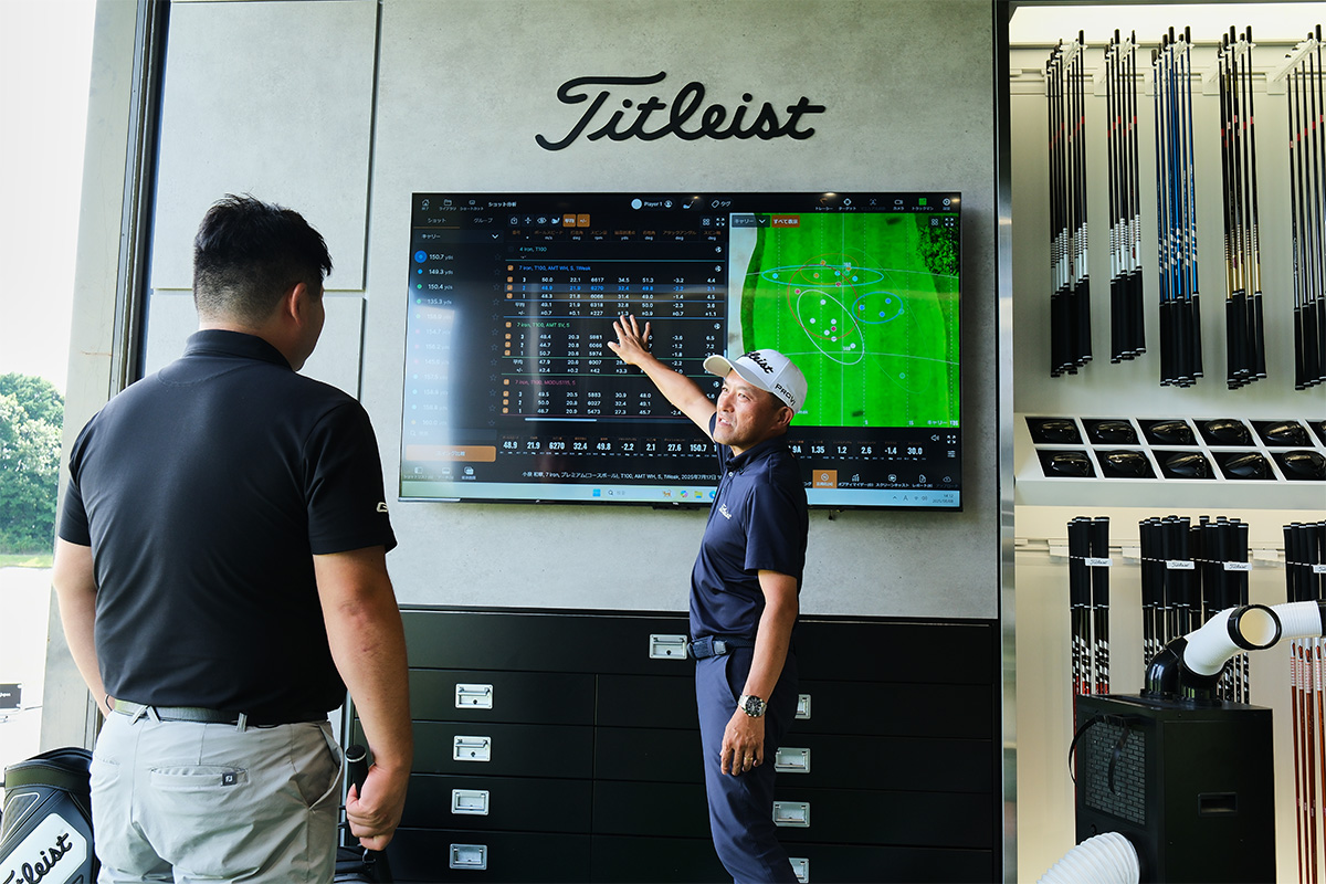 フィッティングで適切な3D弾道に導く注目すべきショットデータは、ボール初速、ショットのブレ幅、鋭角な落下角度の3つ[写真：田辺直喜]