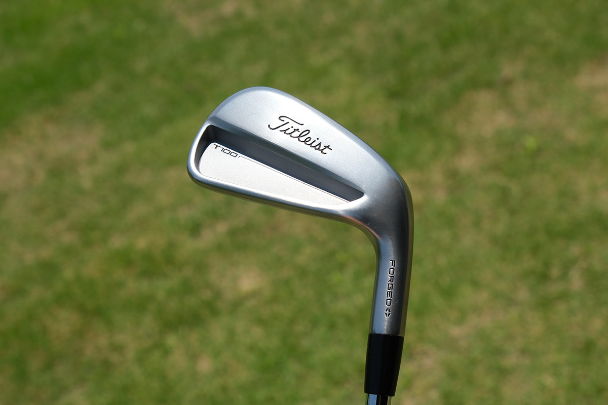 NEW Tシリーズ「T100」アイアン。タイトリスト独自の中空構造と内蔵タングステン効果によって、許容性と安定性がさらに向上。ロフト角（7番）：29度[写真：田辺直喜]
