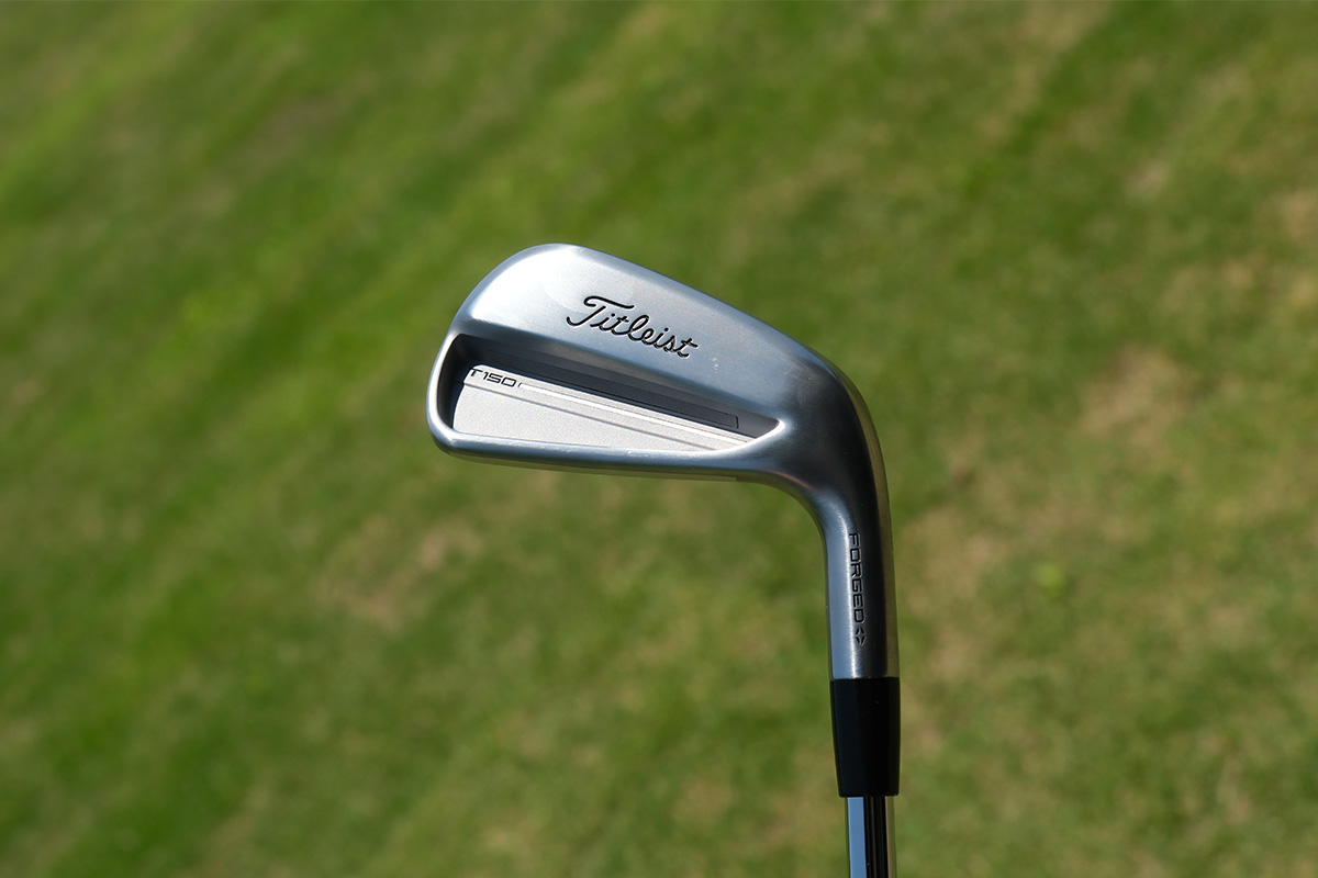 NEW Tシリーズ「T150」アイアン。バックスピンが多く、飛距離ロスや風の中での安定性を欠いているプレーヤーに対して、適正スピンと高初速による安定した飛距離を提供する。ロフト角（7番）：28度[写真：田辺直喜]