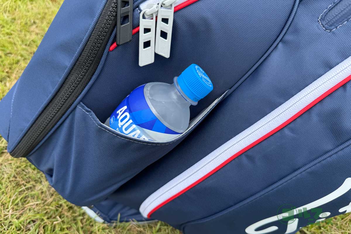 ペットボトルを入れるポケットは2つある「Hybrid 5 スタンドバッグ」