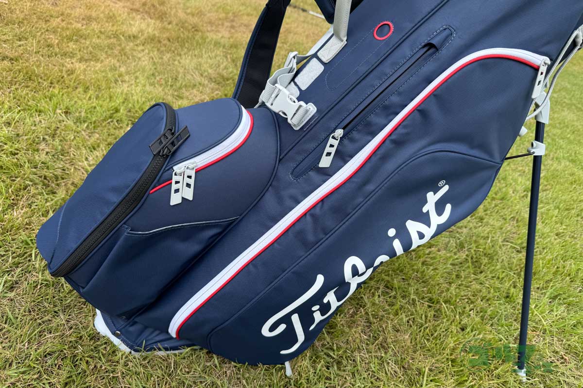 ポケットがいっぱいあるうえに一つずつのポケットが大きくて使い勝手がいい