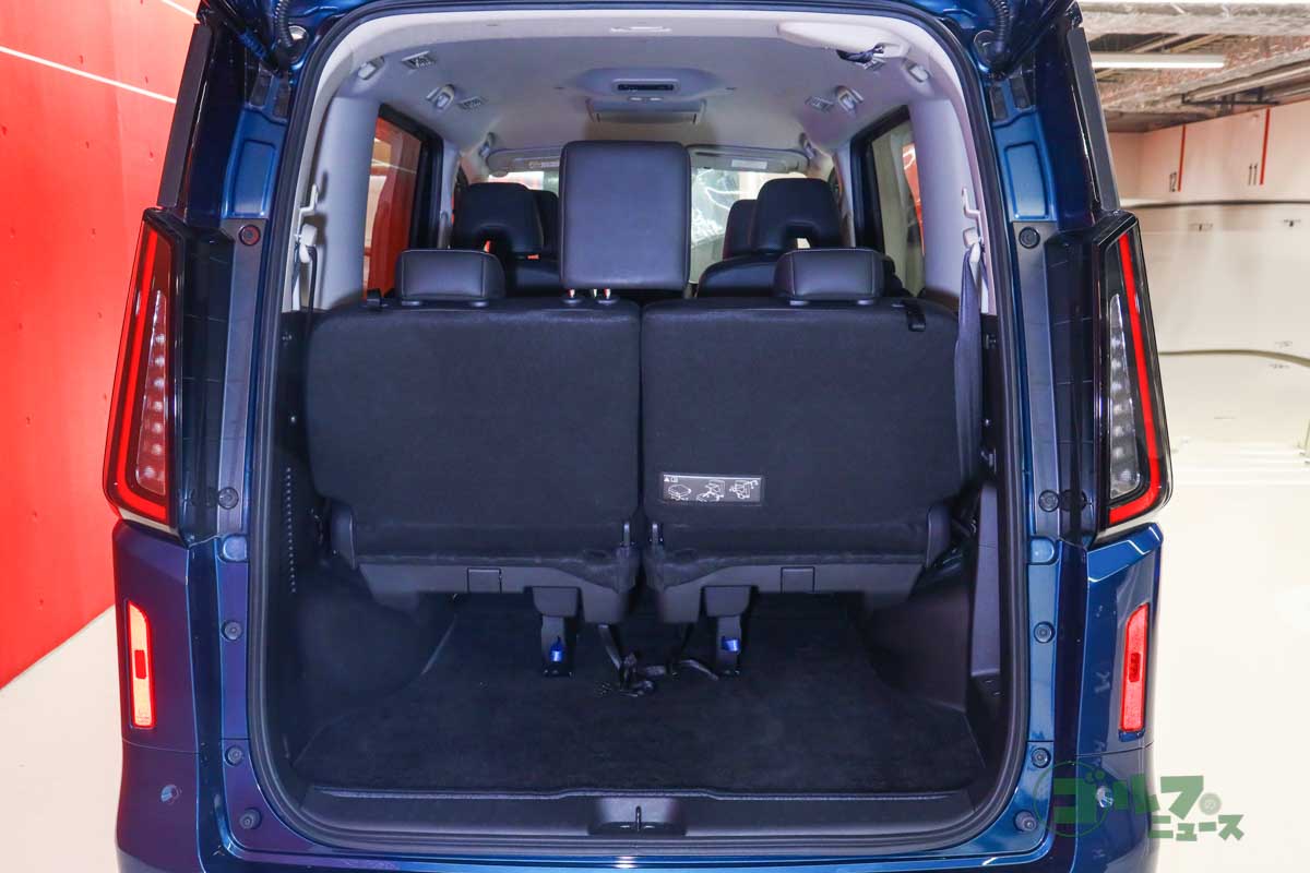 3列目シートを使用した状態だとさすがに荷室スペースはミニマムになる