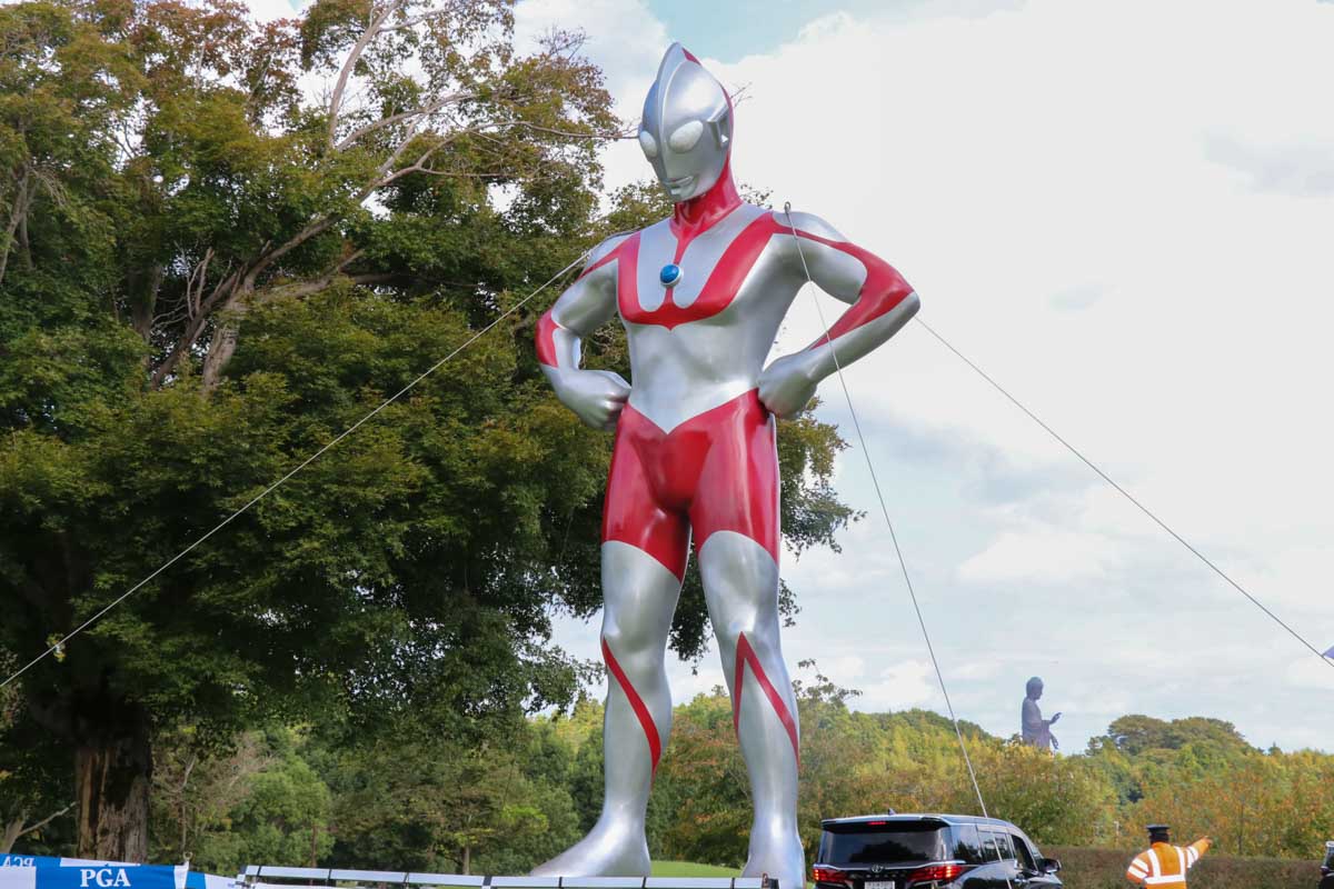ここでしか見られないウルトラマンと牛久大仏のツーショット　写真：清流舎