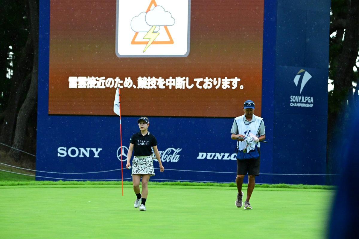 初日は雷雲接近でサスペンデッドに　写真：有原裕晶