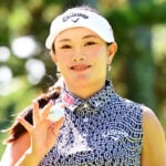 「どこの高校でしょう」河本結の“学生感”あふれるミニスカコーデにファンから反響続々「文化祭はいつですか!?」「メロいなぁ」