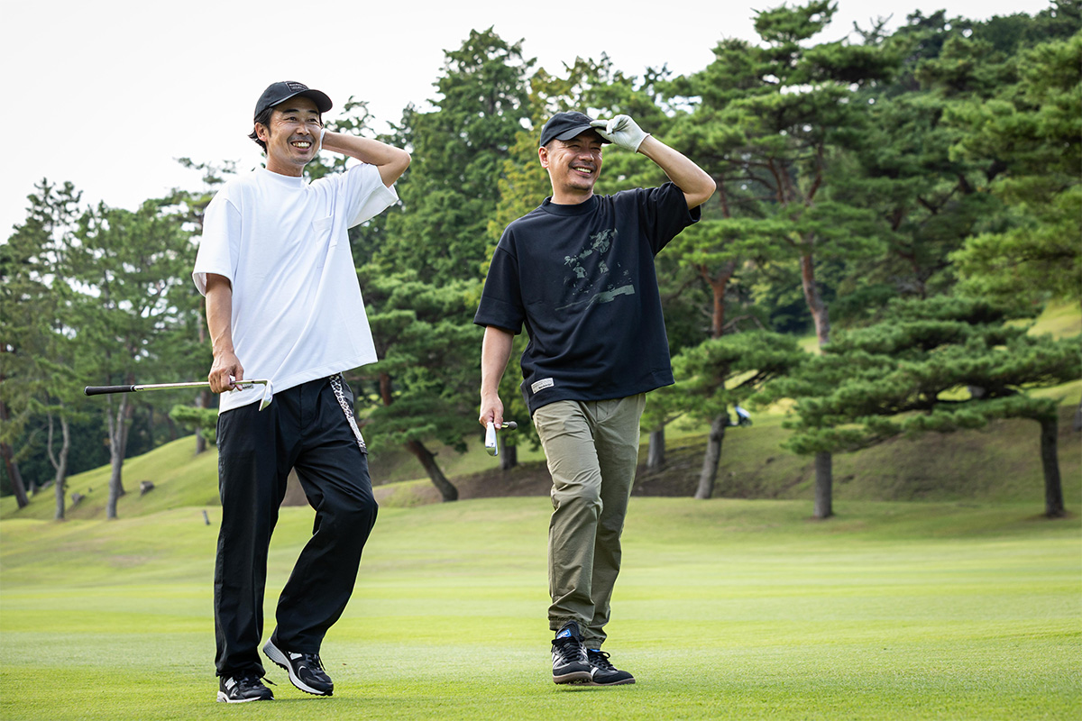 終始笑顔でラウンドを終えたSUさんと中川さん。初めて試打したヤマハのクラブを絶賛[写真：角田慎太郎]